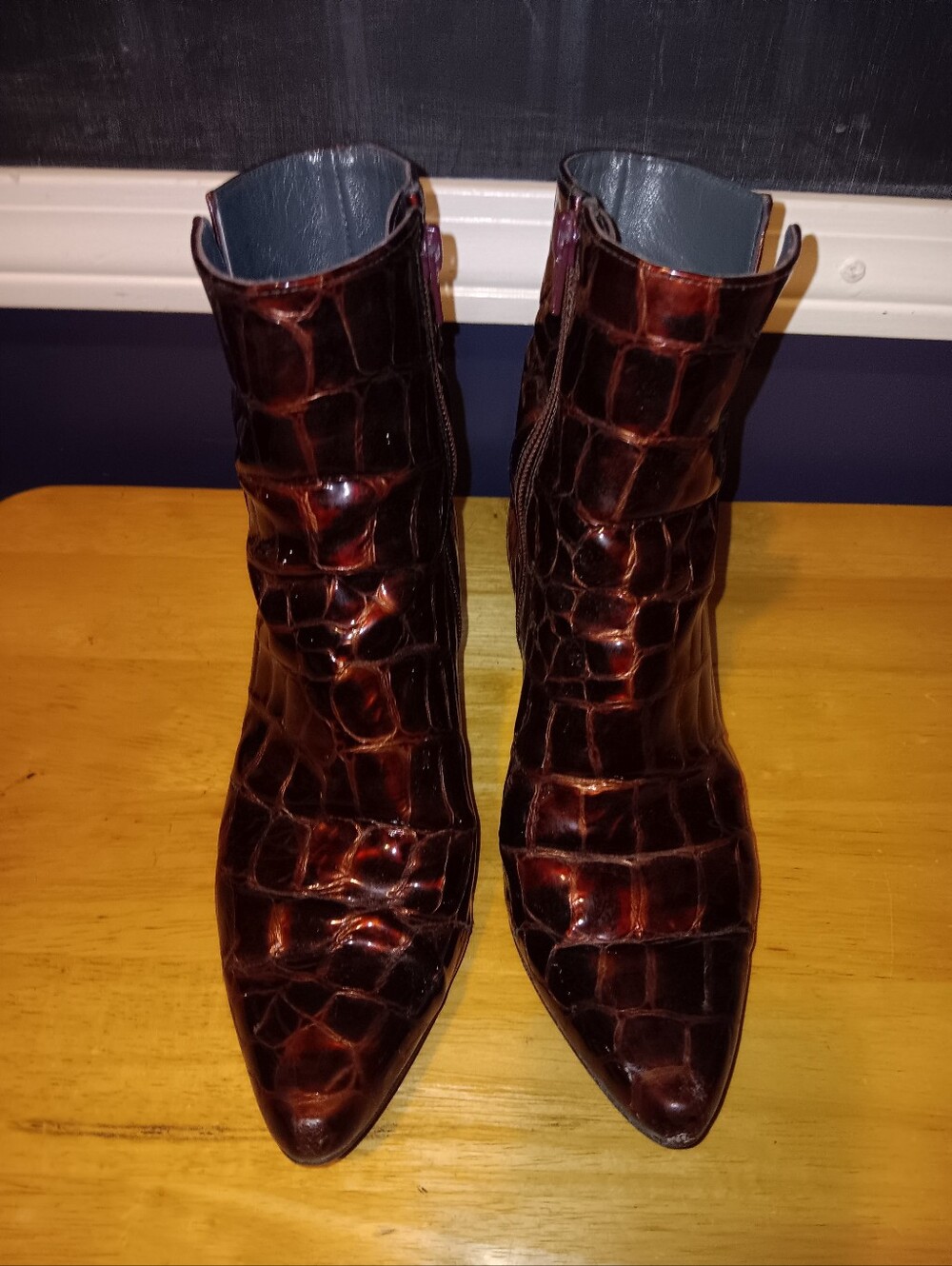 Stuart Weitzman Embossed Croc Leather Ankle Boots Size 6 1/2